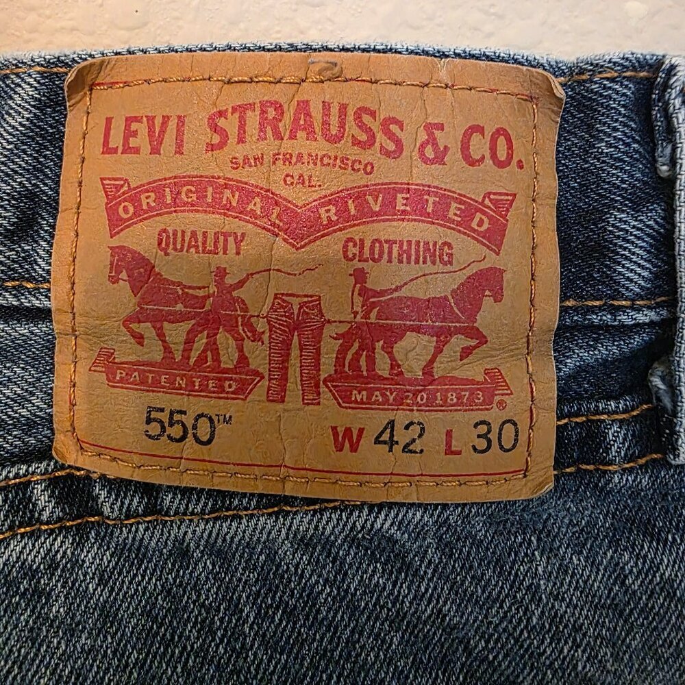 Men's Levi's 550 Relaxed Fit denim jeans, size 42"x30". - Picture 3 of 5